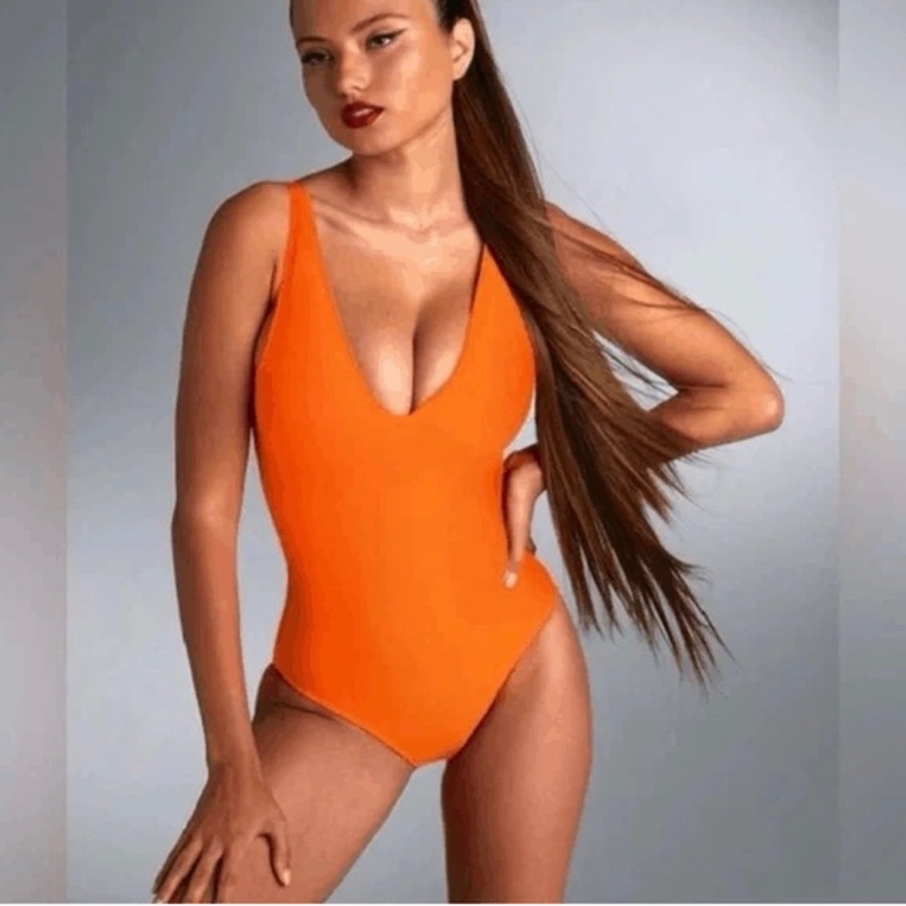 TA3 NWT Orange Plungy XL Regular/Long. Vibrant and flattering color! Fire 🔥